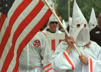 Μηχανή του Χρόνου – Το κυνήγι των Ελλήνων μεταναστών απο την Κου Κλουξ Κλαν