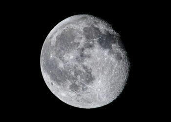 Ποια είναι τα πιο εντυπωσιακά στοιχεία από την ανάλυση των πετρωμάτων που συνέλεξαν οι αστροναύτες στη Σελήνη;