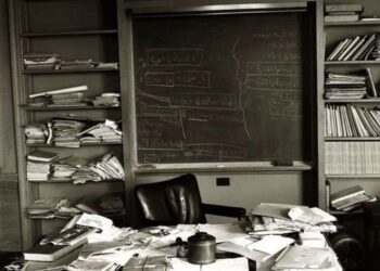 Το γραφείο του Αϊνστάιν φωτογραφημένο μία ημέρα μετά τον θάνατό του, το 1955.